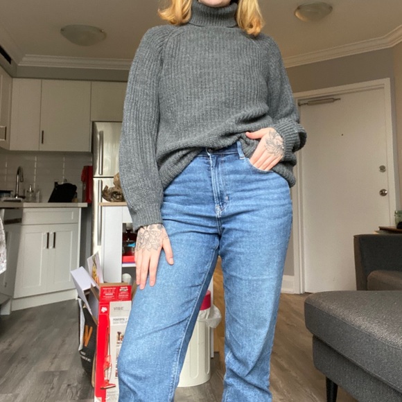 AE gray knit turtleneck - Picture 4 of 5